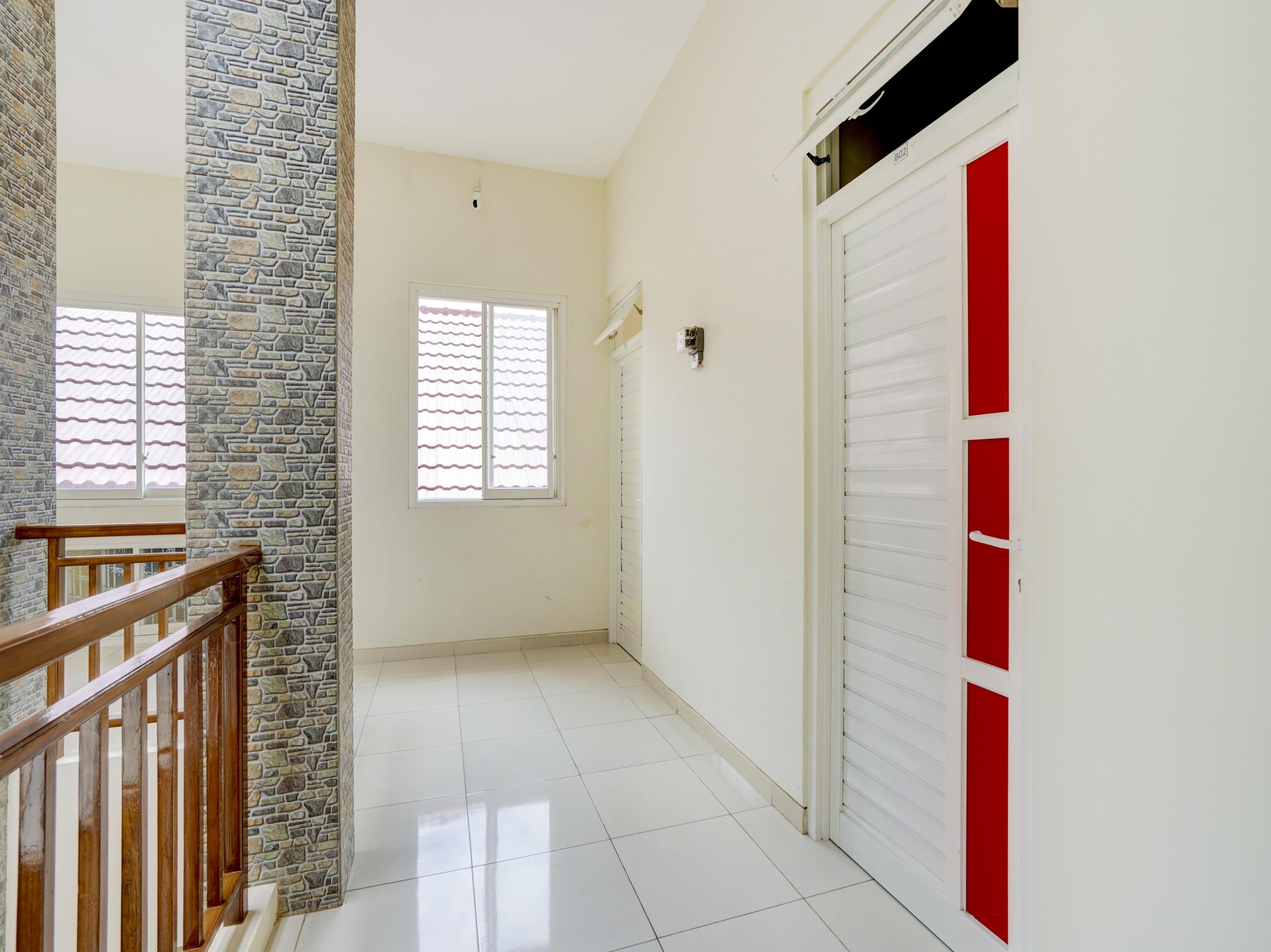 Oyo 90173 Innapp Tenggilis Family Residence Surabaya Exterior foto
