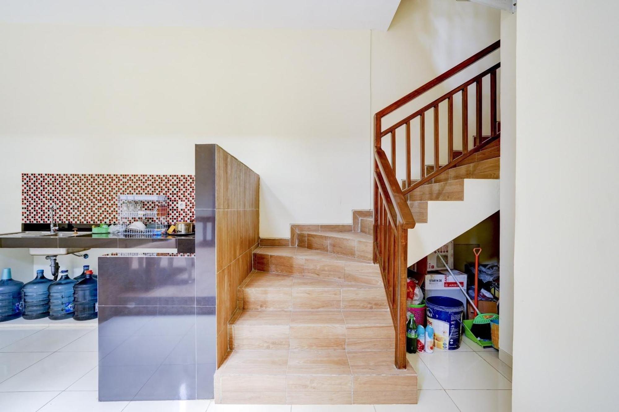 Oyo 90173 Innapp Tenggilis Family Residence Surabaya Exterior foto